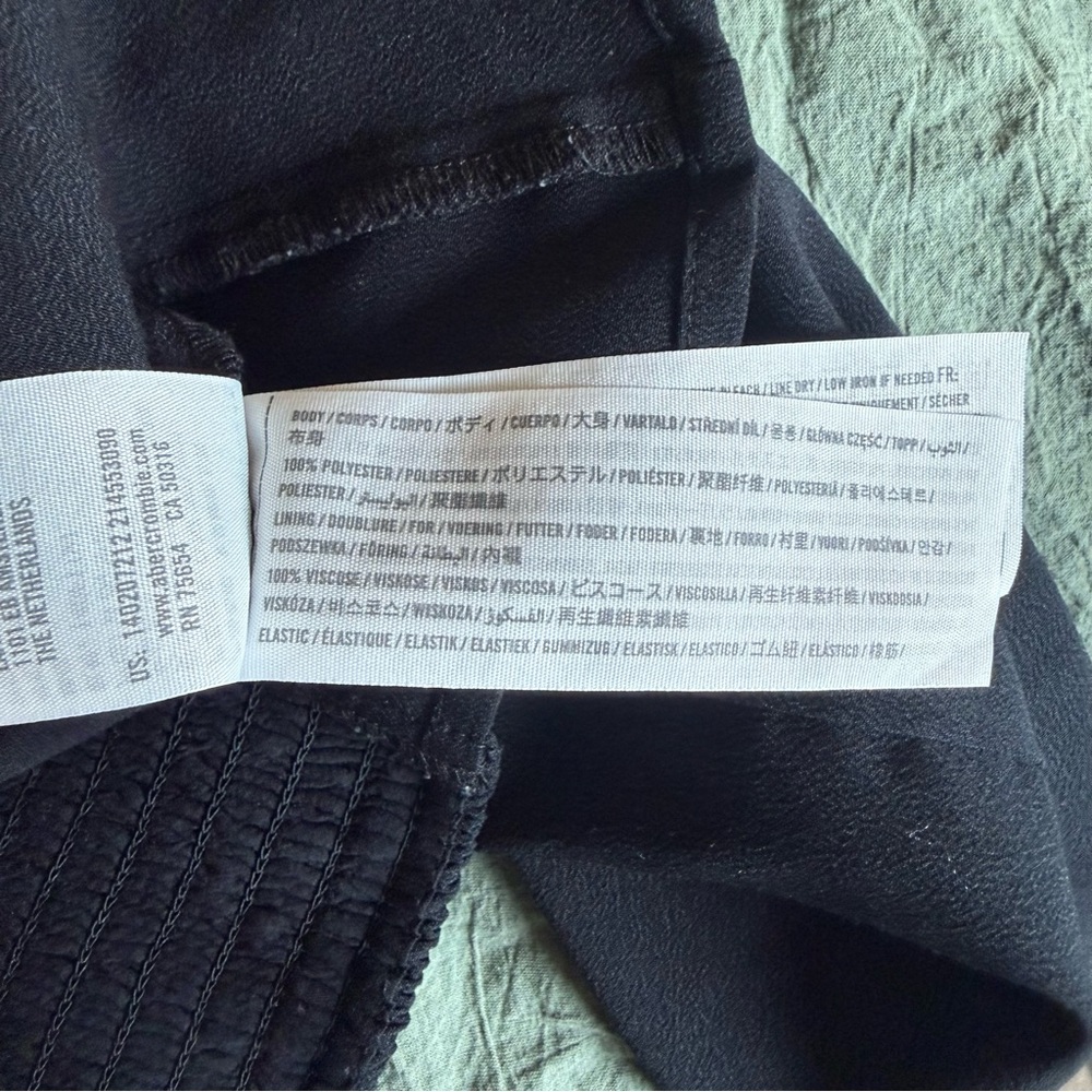 Abercrombie & Fitch plunge Black Long Sleeve V-Neck Blouse - Picture 5 of 5